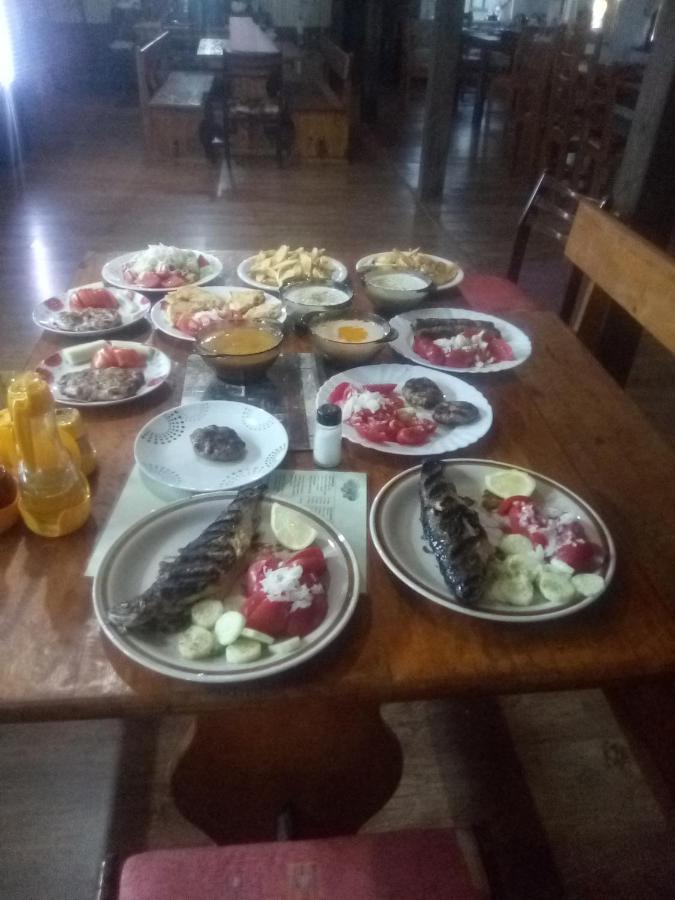 Family Hotel Shisharka Batak Luaran gambar